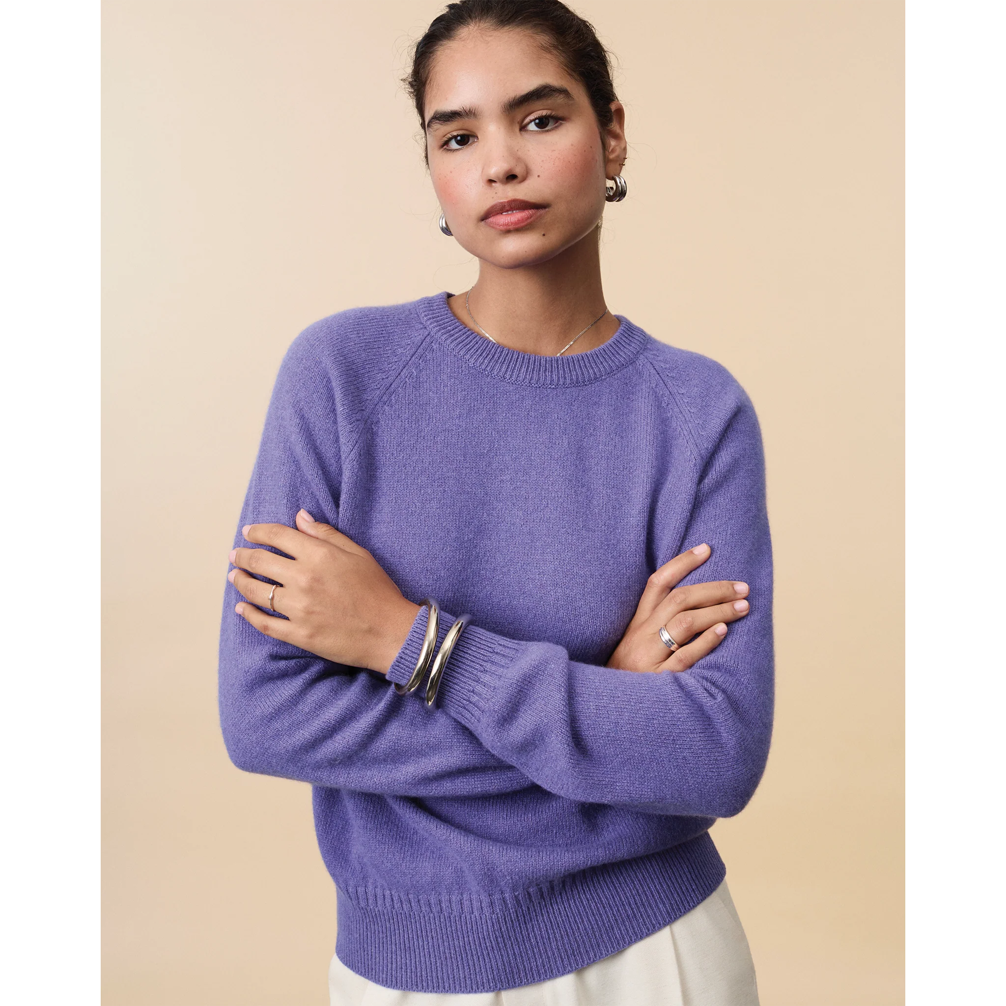 Women's Crewneck cashmere sweater in Purple – Image 2