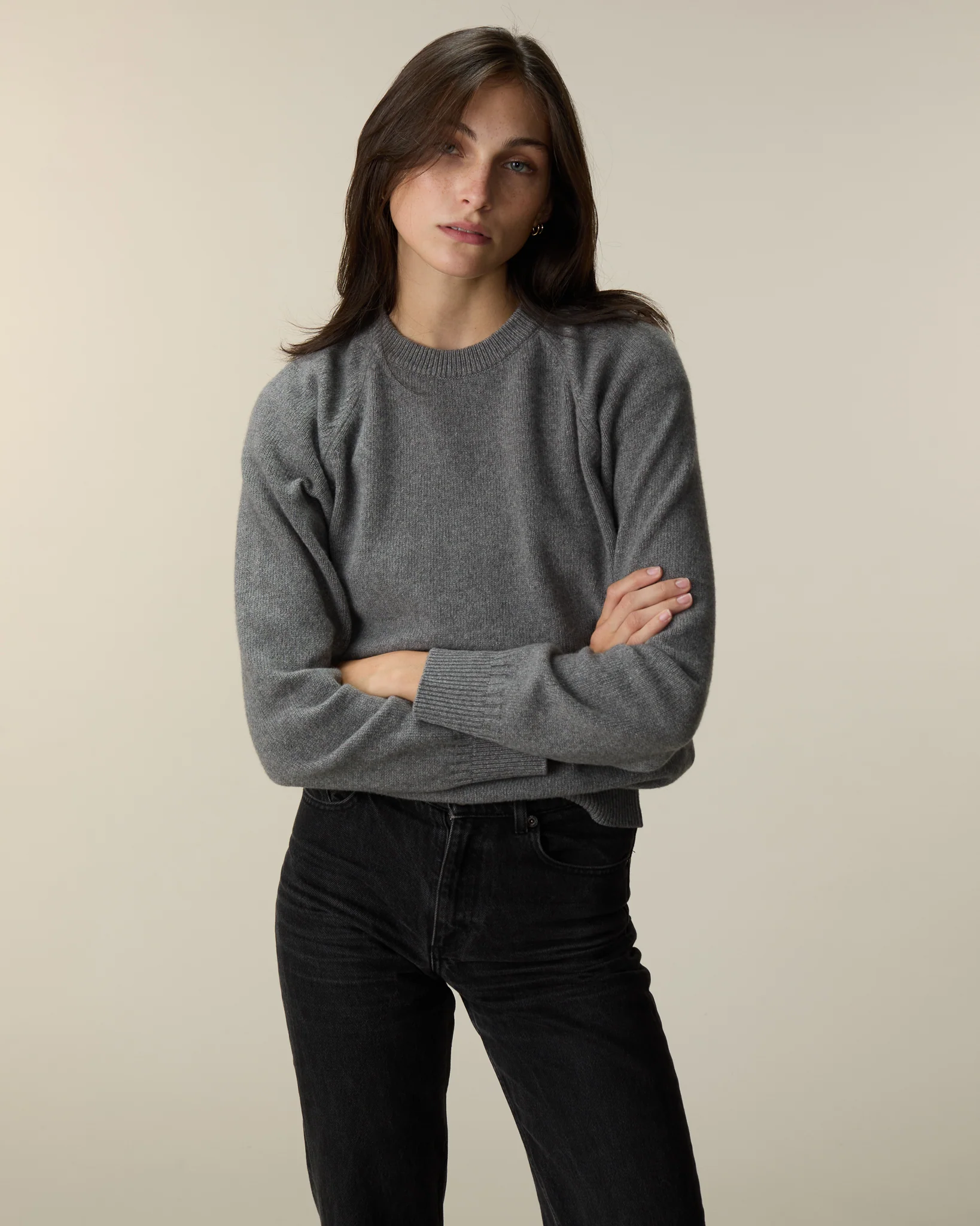 Women's cashmere crewneck sweater in Gray
