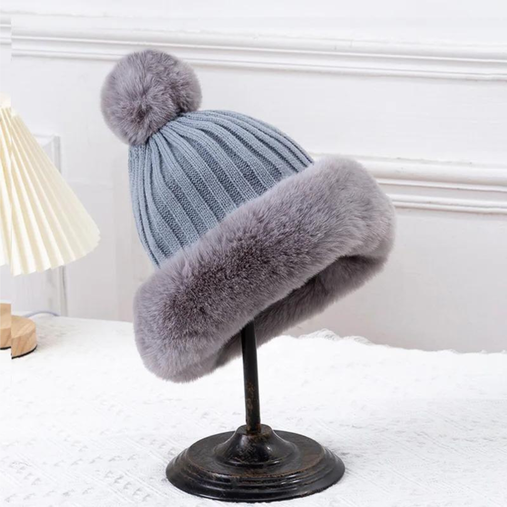 Bonnet pompon moumoute Princess Top – Image 2