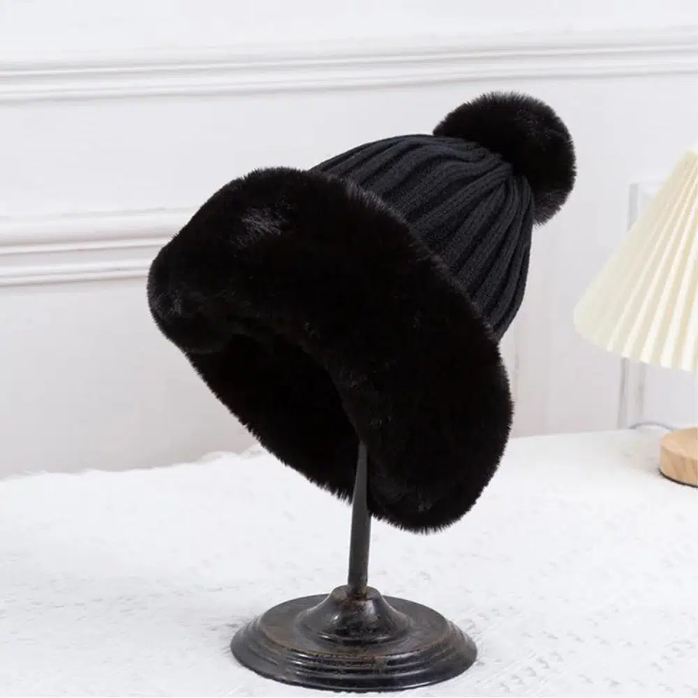 Bonnet pompon moumoute Princess Top – Image 6