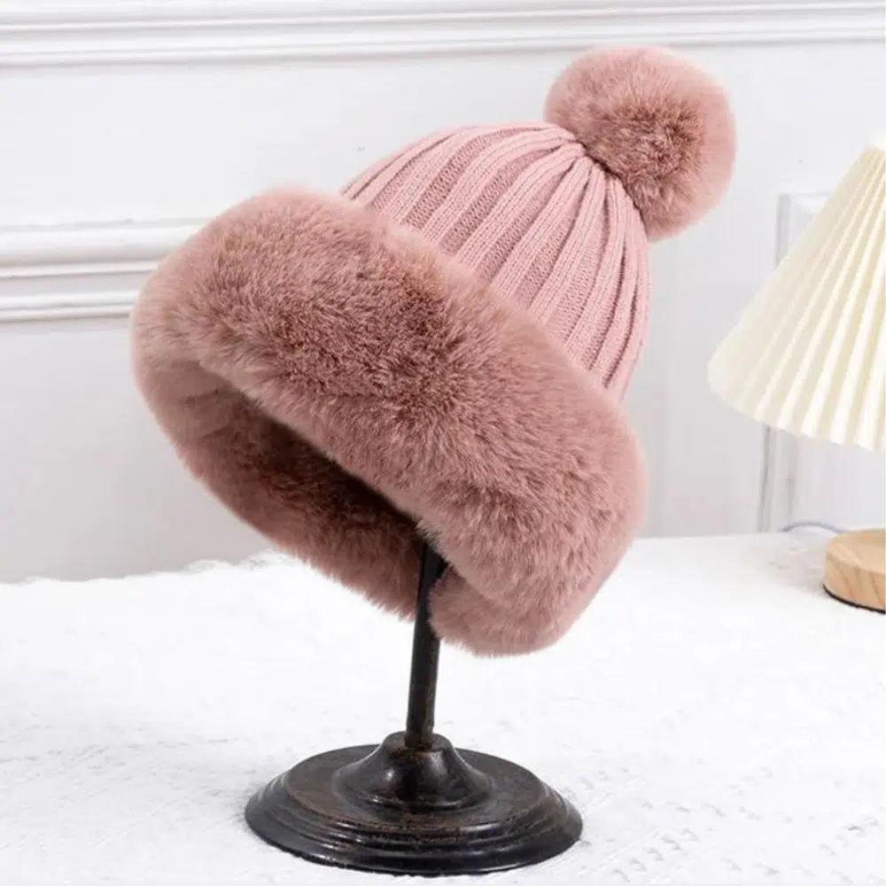 Bonnet pompon moumoute Princess Top – Image 4