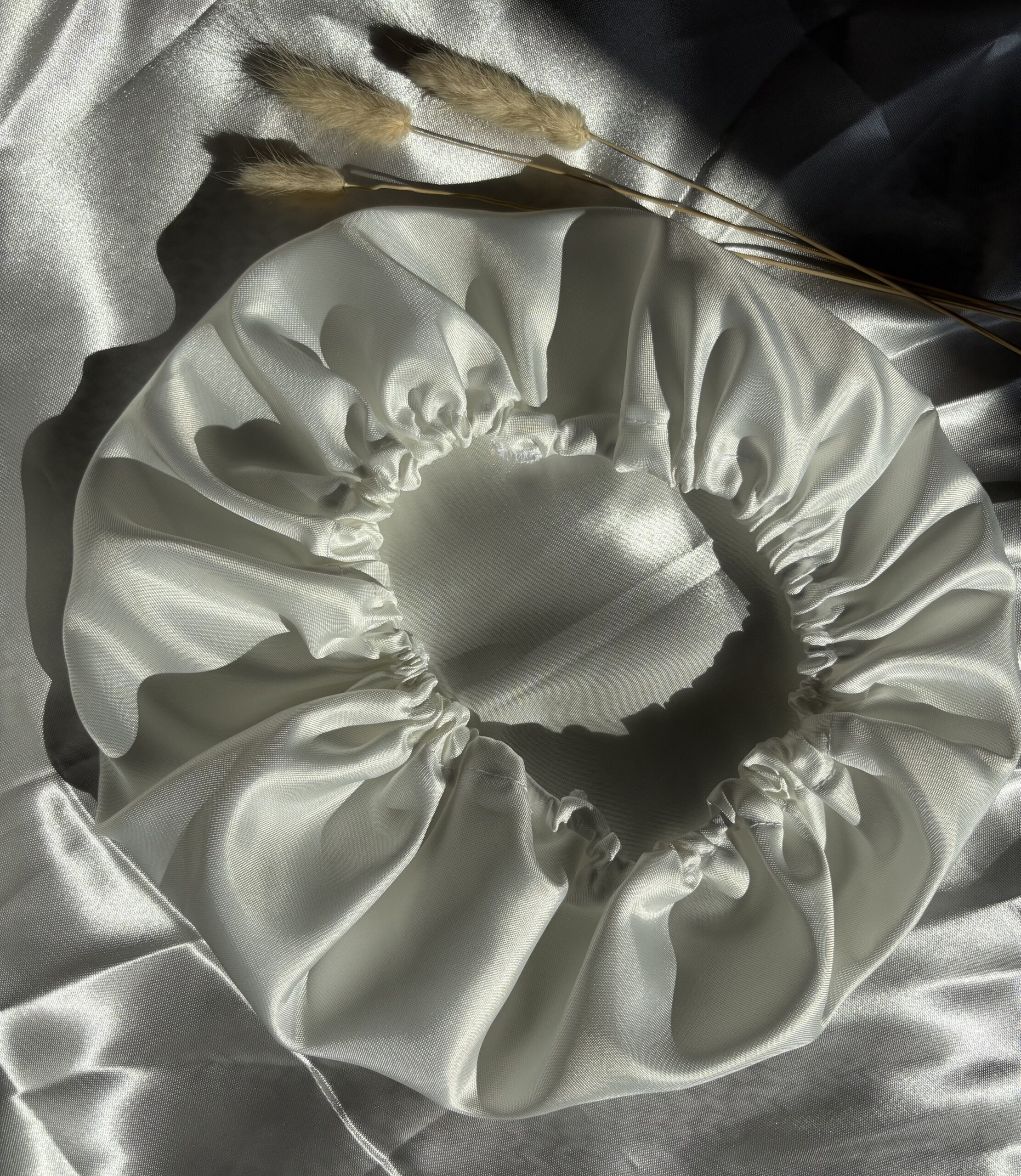 Bonnet en satin ajustable – Image 6