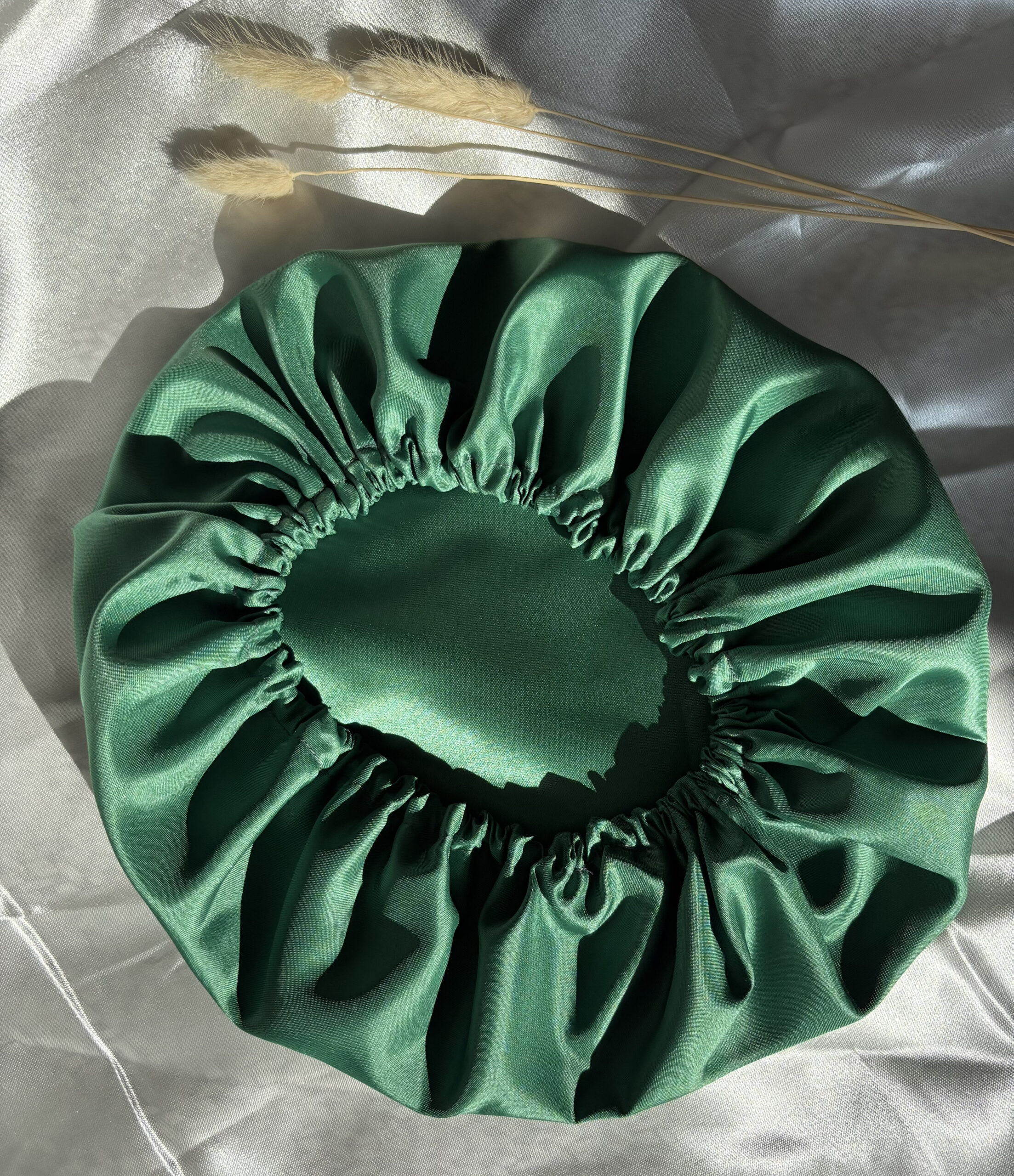 Bonnet en satin ajustable – Image 4