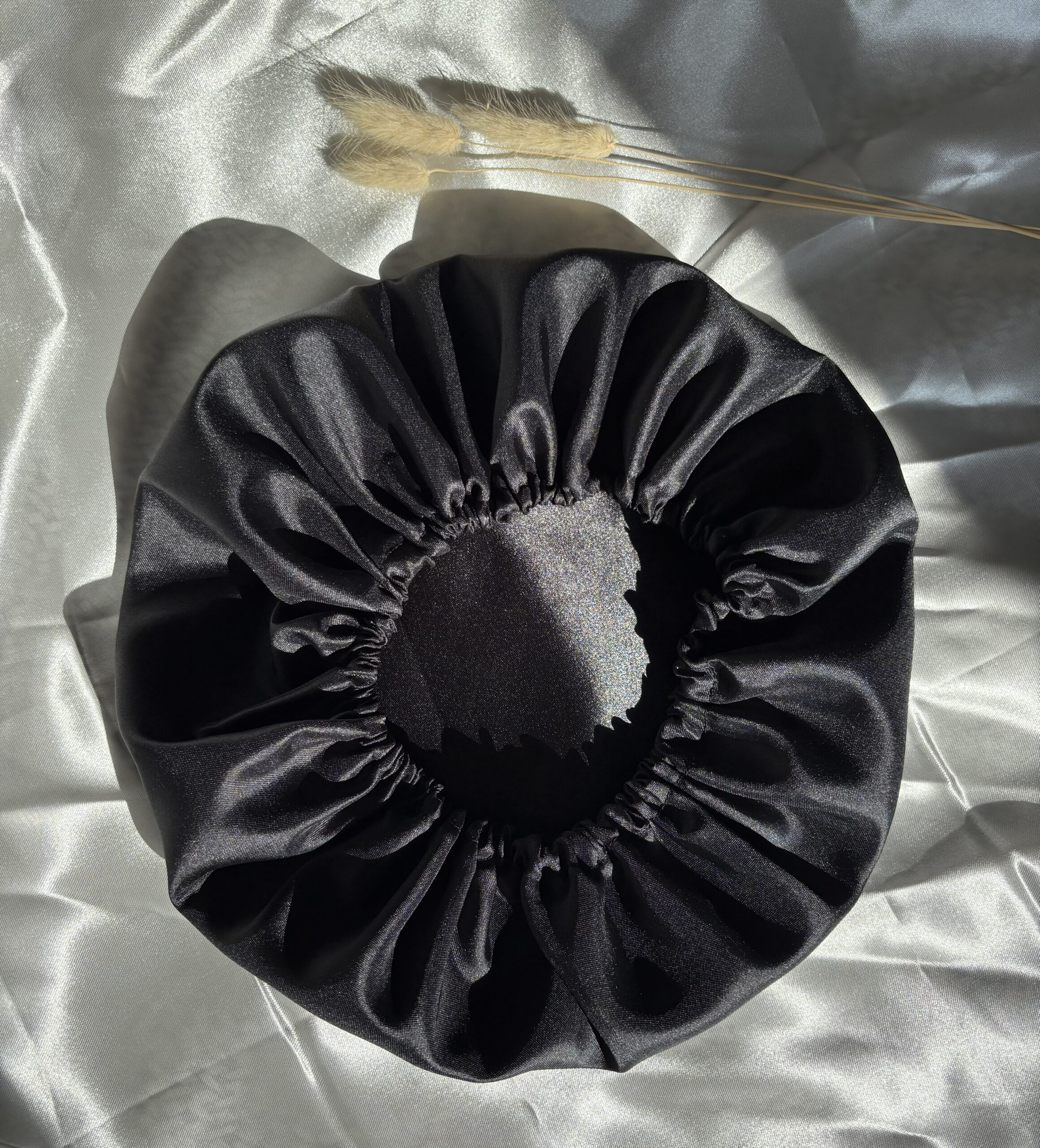 Bonnet en satin ajustable – Image 5