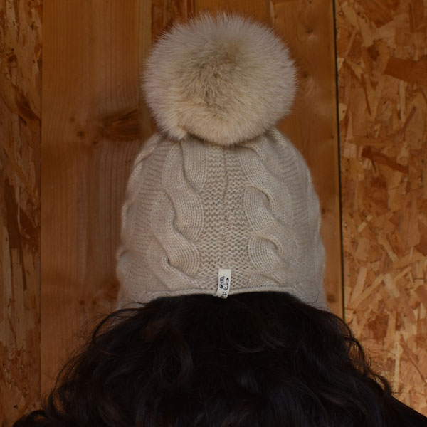 Bonnet cache oreille à pompon – Image 4