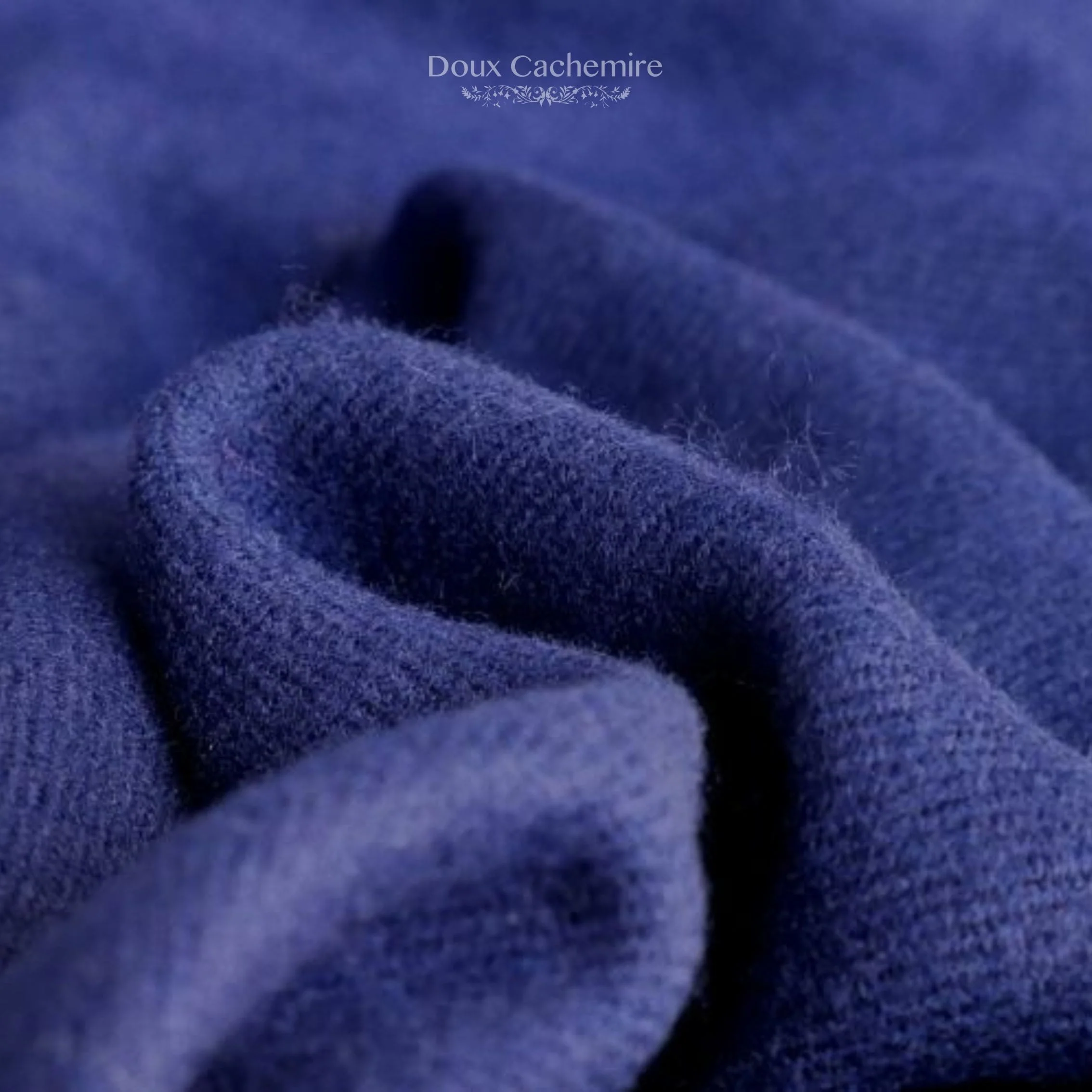 Écharpe Cachemire Bleue marine – Image 4