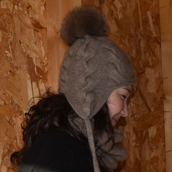 Bonnet cache oreille à pompon – Image 2