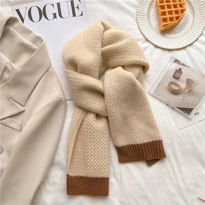 Écharpe tricotée bicolore à bord côtelé – Image 3