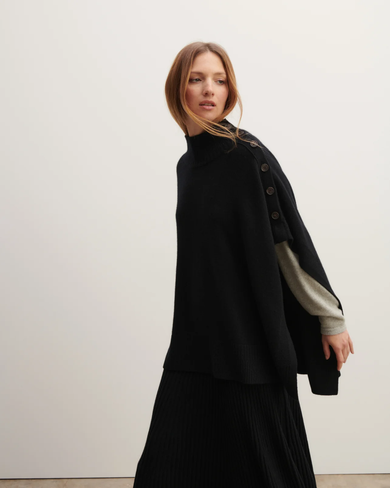 Poncho à boutons – Image 2