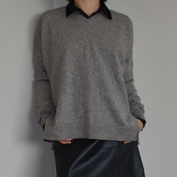 Pull classique col V en laine de yack – Image 4