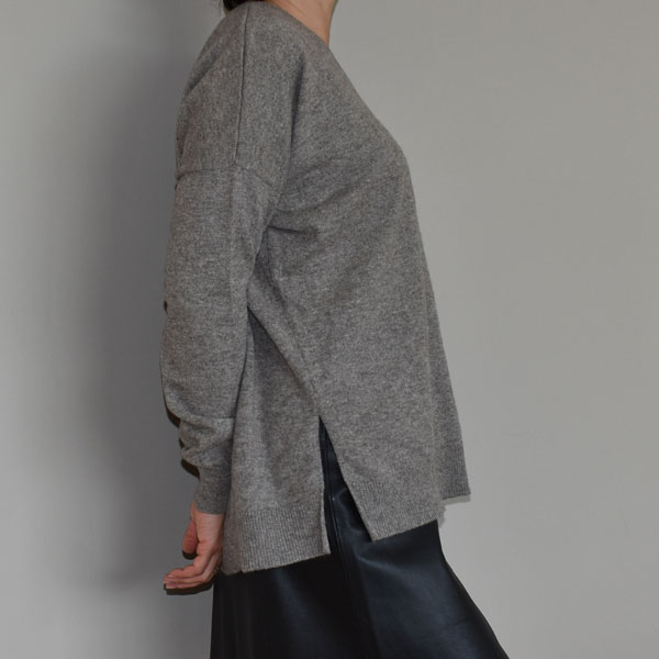 Pull classique col V en laine de yack – Image 5