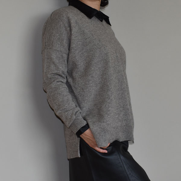 Pull classique col V en laine de yack – Image 3