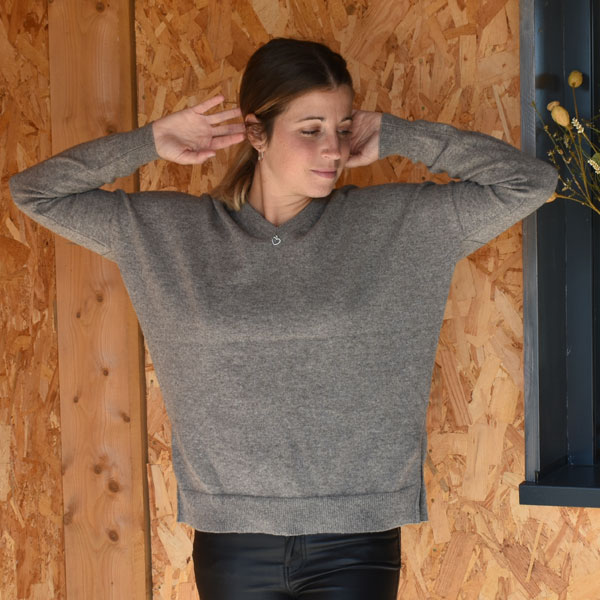 Pull classique col V en laine de yack – Image 7