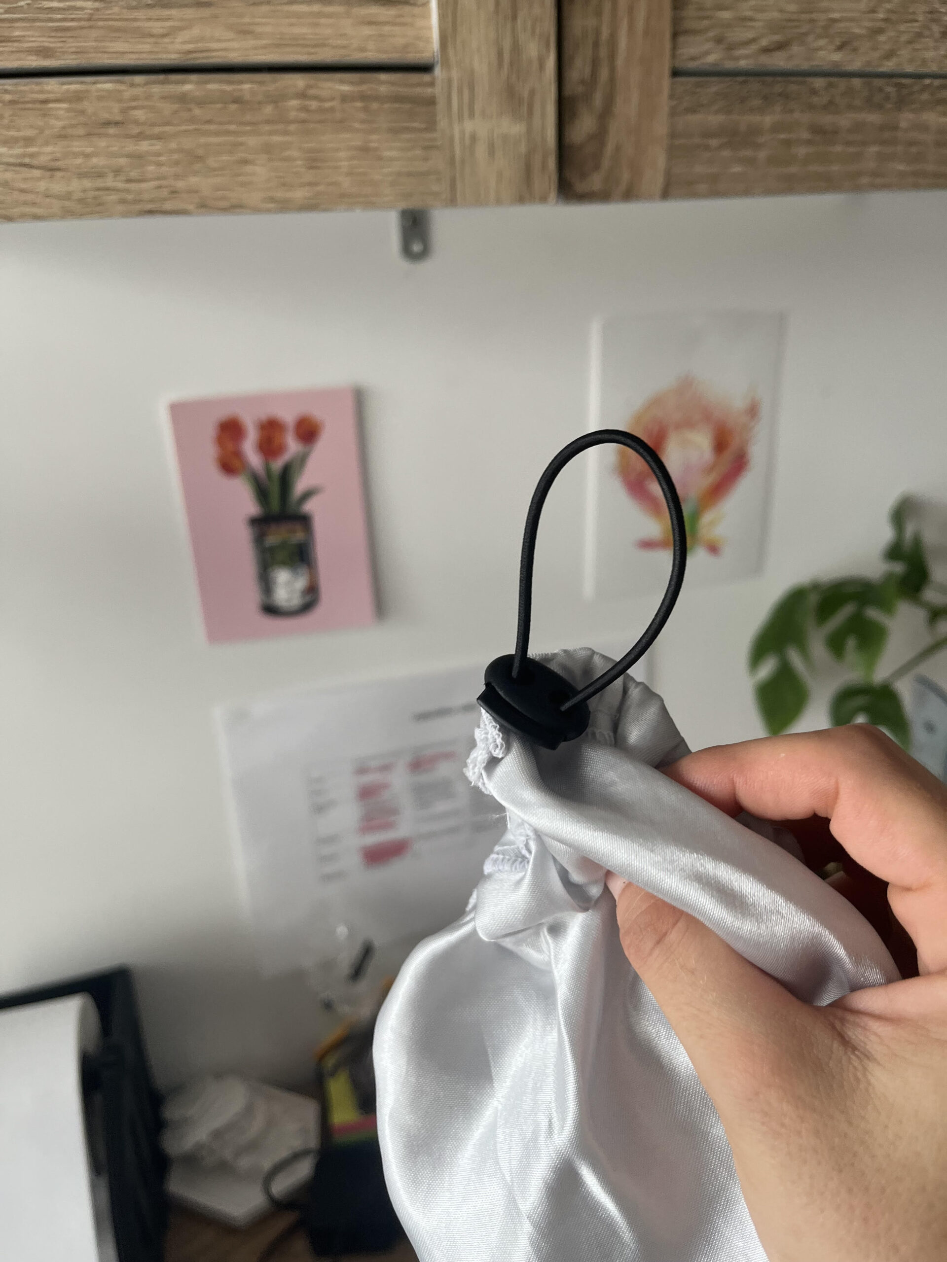 Bonnet en satin ajustable – Image 2